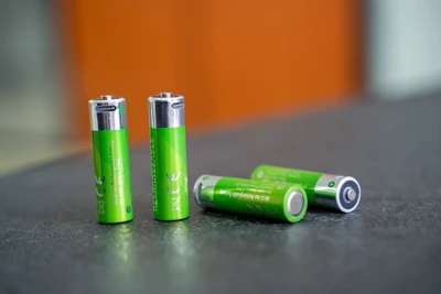 Kakšna varnostna tveganja so lahko izpostavljena litij-ionskim baterijam za p...
